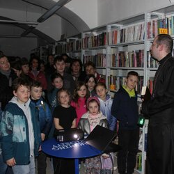 Nočná komentovaná prehliadka knižnice v rámci programu Light Art Festivalu